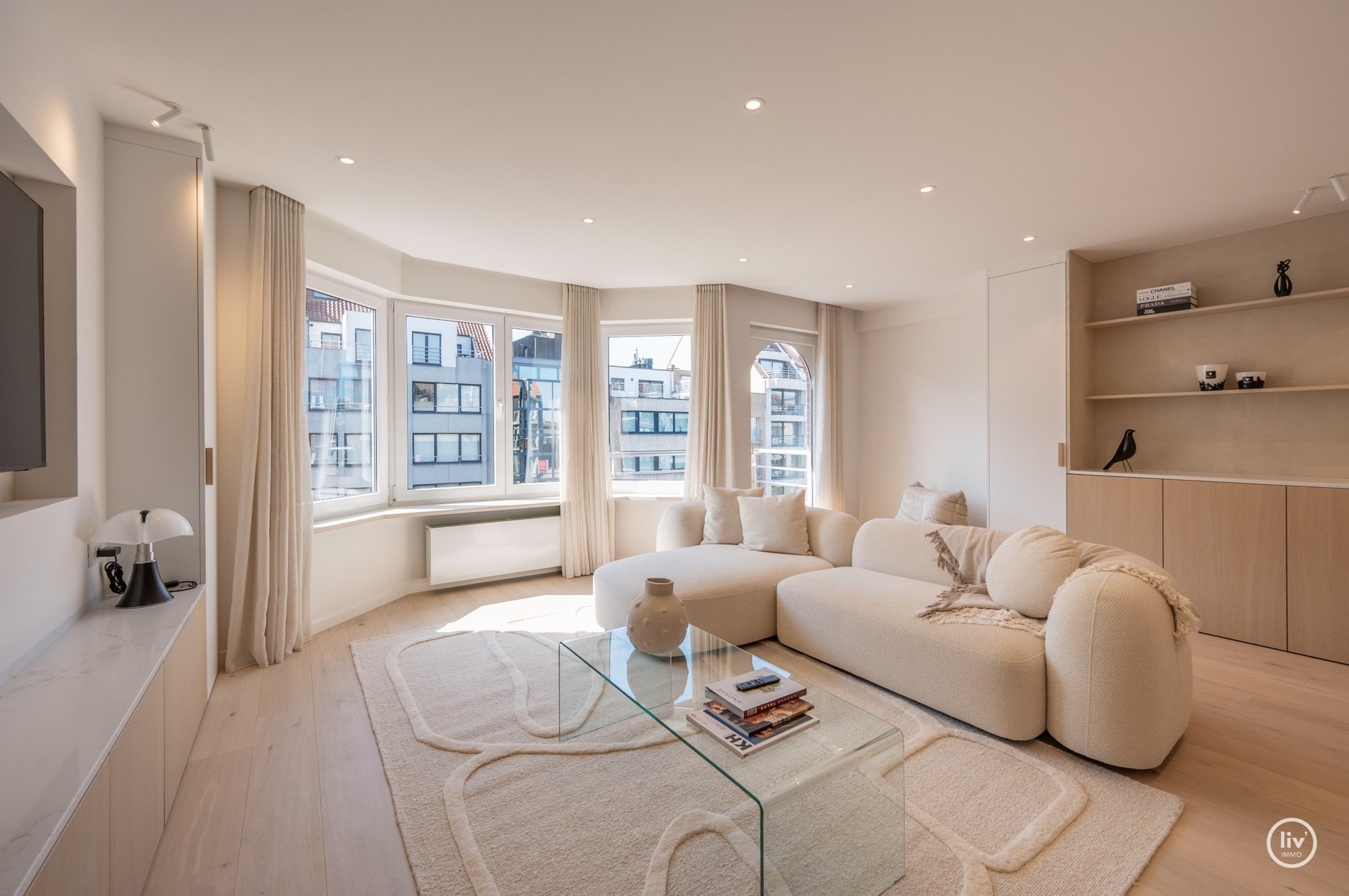Volledig gerenoveerd en stijlvol appartement in het hart van Knokke in de  Lippenslaan. 