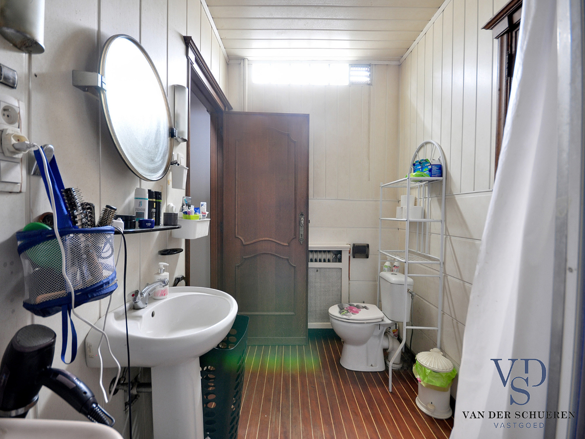 Op te frissen gezinswoning in hartje Gavere ! 