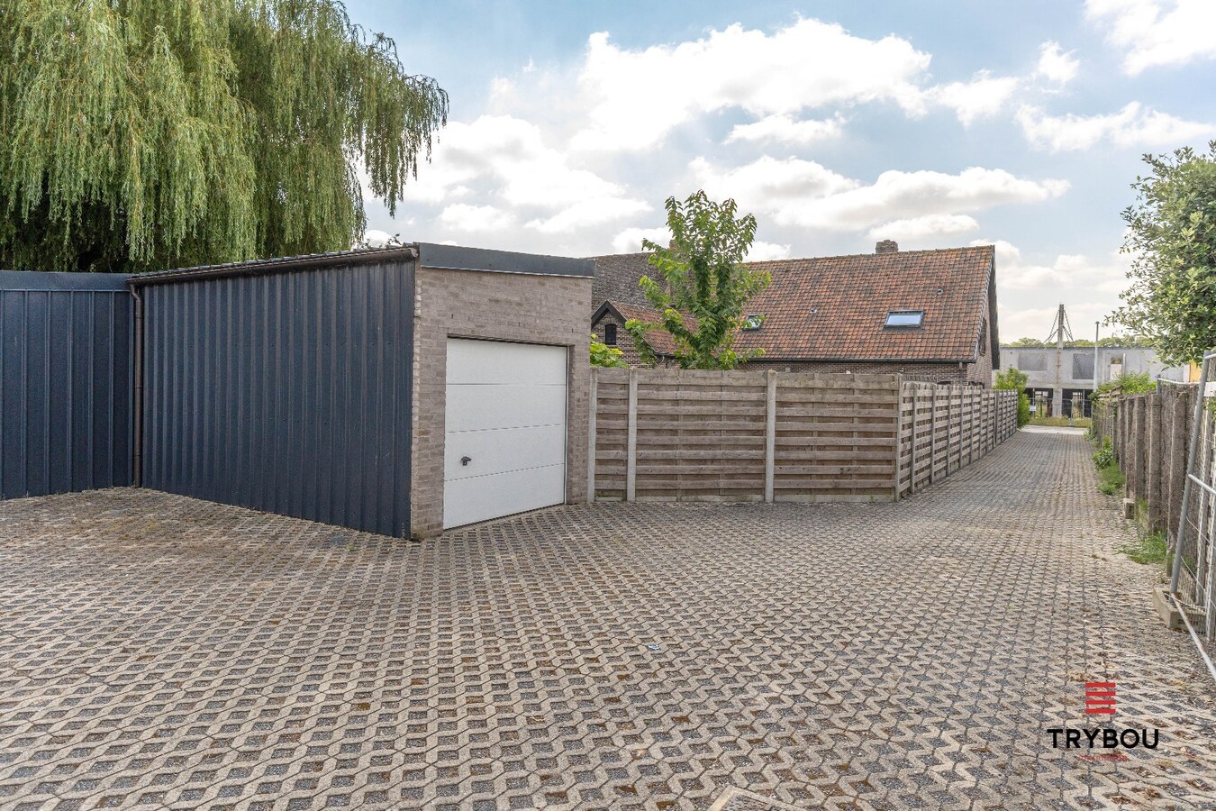Centraal gelegen garage te Houthulst 