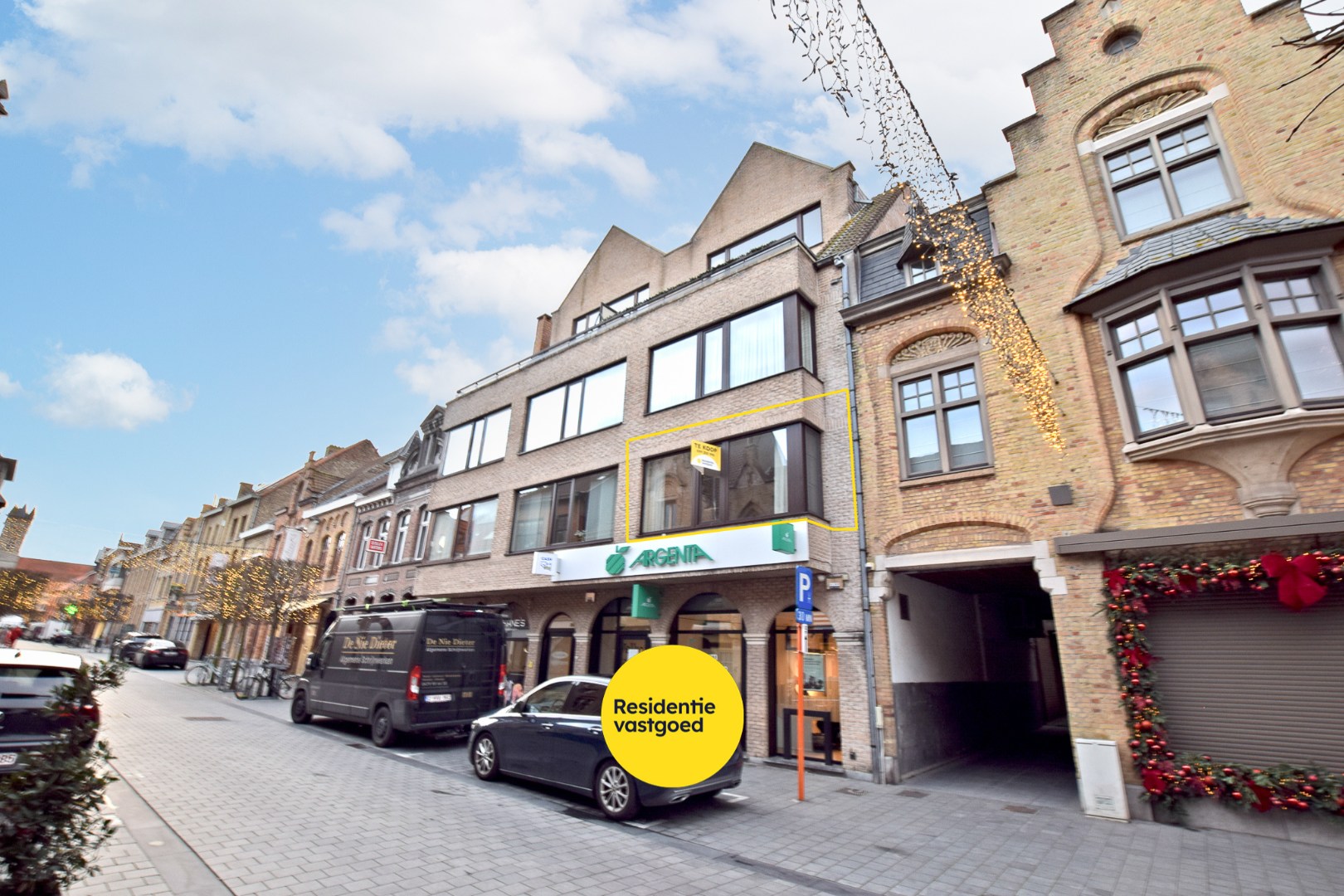 Prachtige 2/3-slaapkamer appartement (112m² + 12m²) in de winkelstraat van Nieuwpoort-stad. 