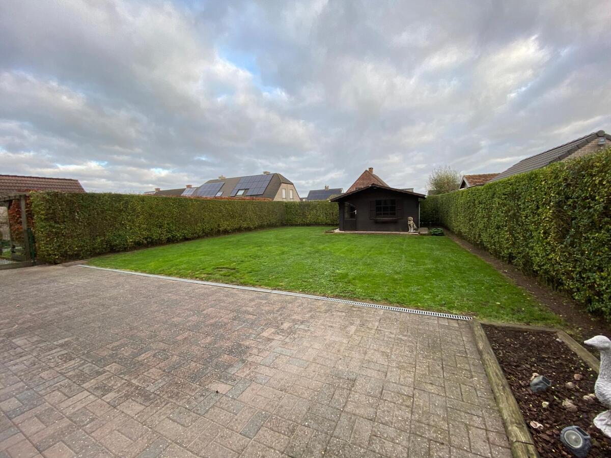 Rustig gelegen halfopen bebouwing met 3 slaapkamers 