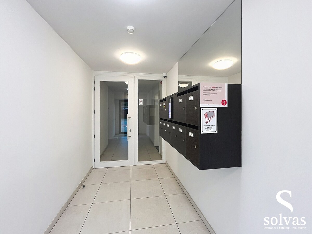 Commercieel kantoor op toplocatie in Aalter met 5 bureau ruimtes 