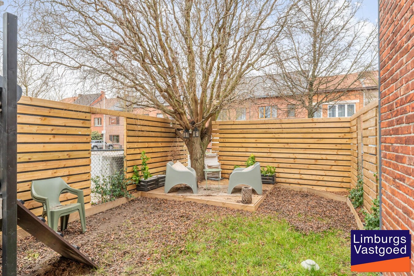 Stadswoning met 4 slpk, zuidgerichte tuin en garage, nabij kleine ring, station en Vredespark 