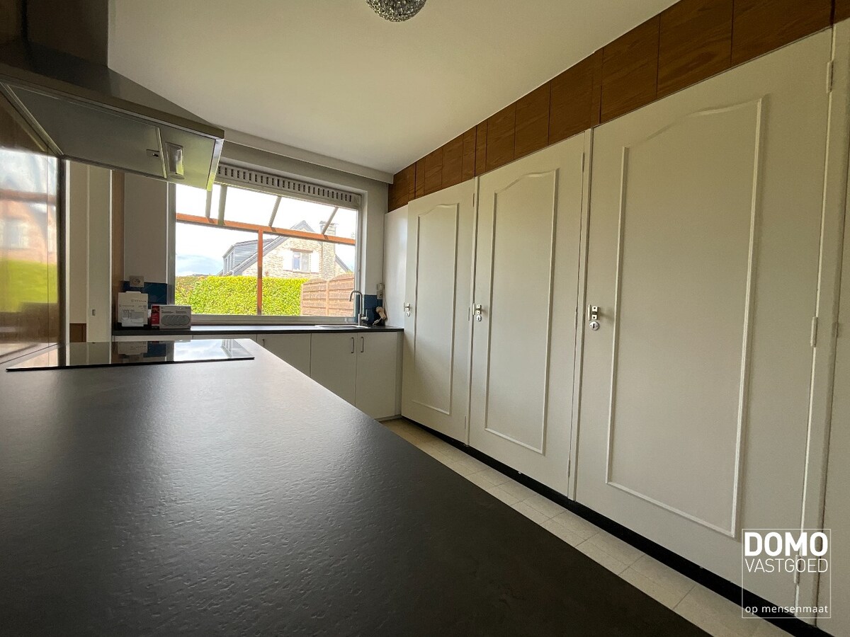 WONING MET GARAGE EN 1 SLAAPKAMER TE KERMT 