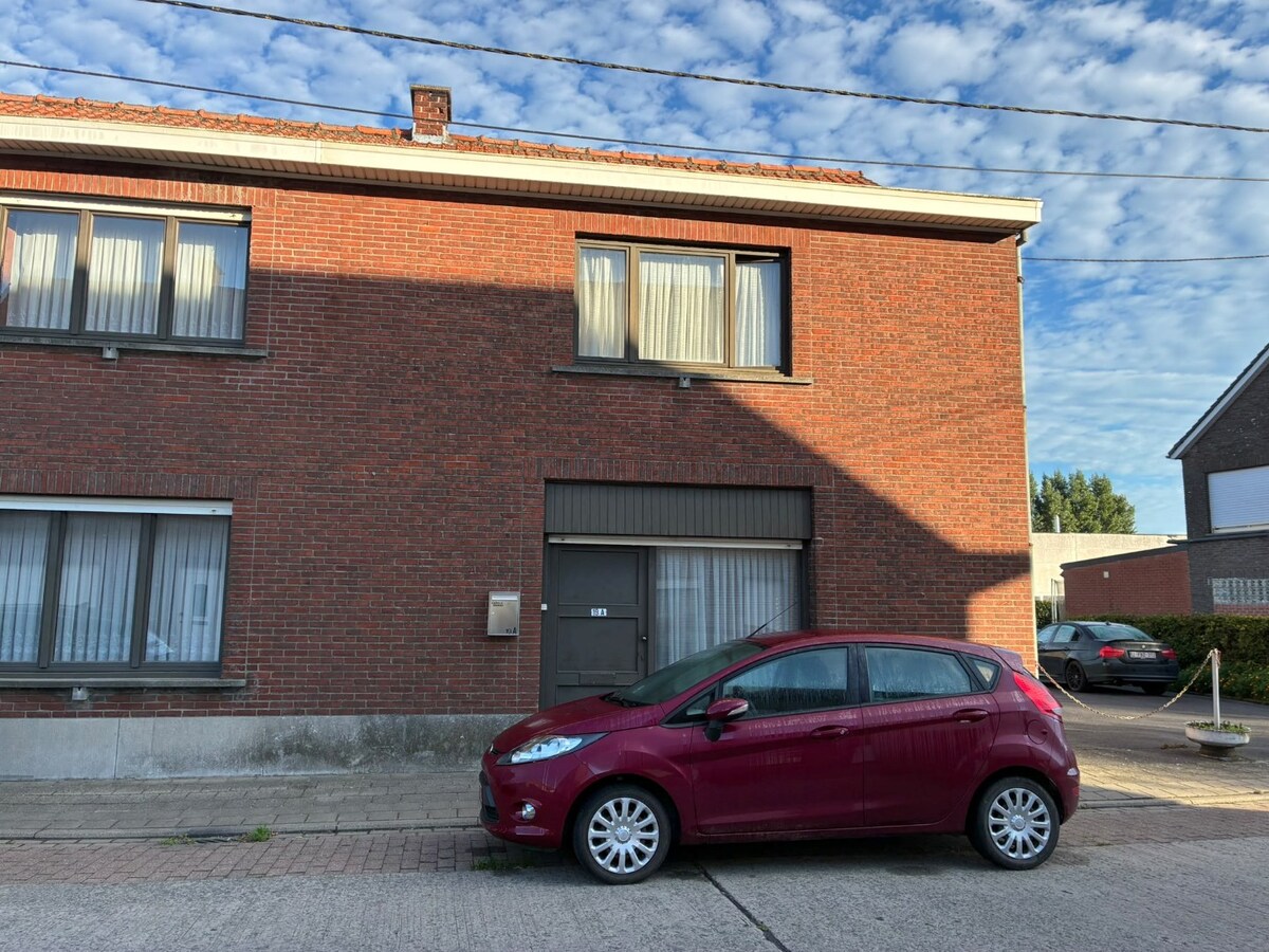 Woning met 2 slaapkamers en ruime veranda in de vijfwegen! 