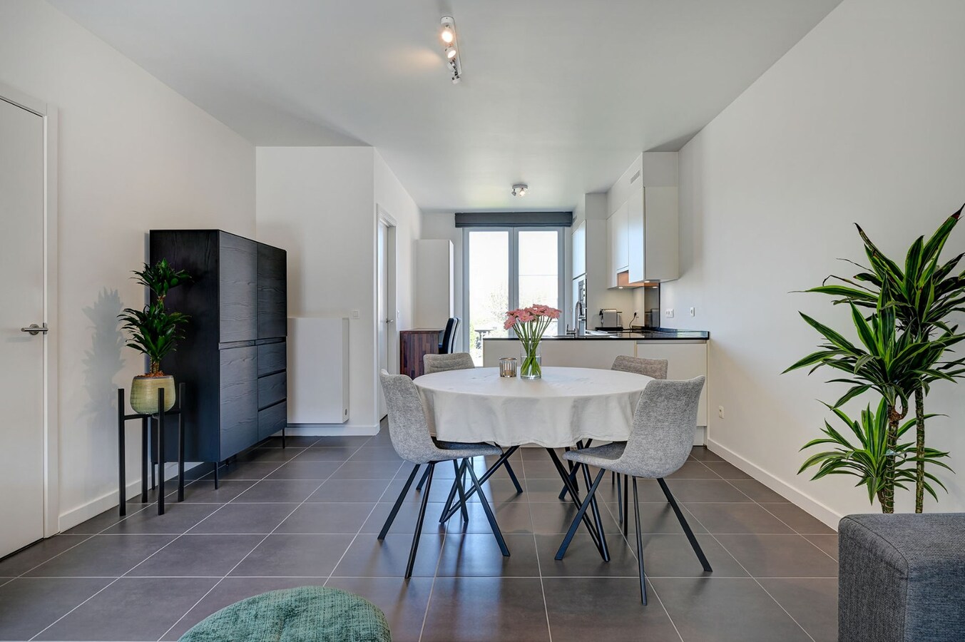 Centraal gelegen appartement met mooi terras en ondergrondse staanplaats 