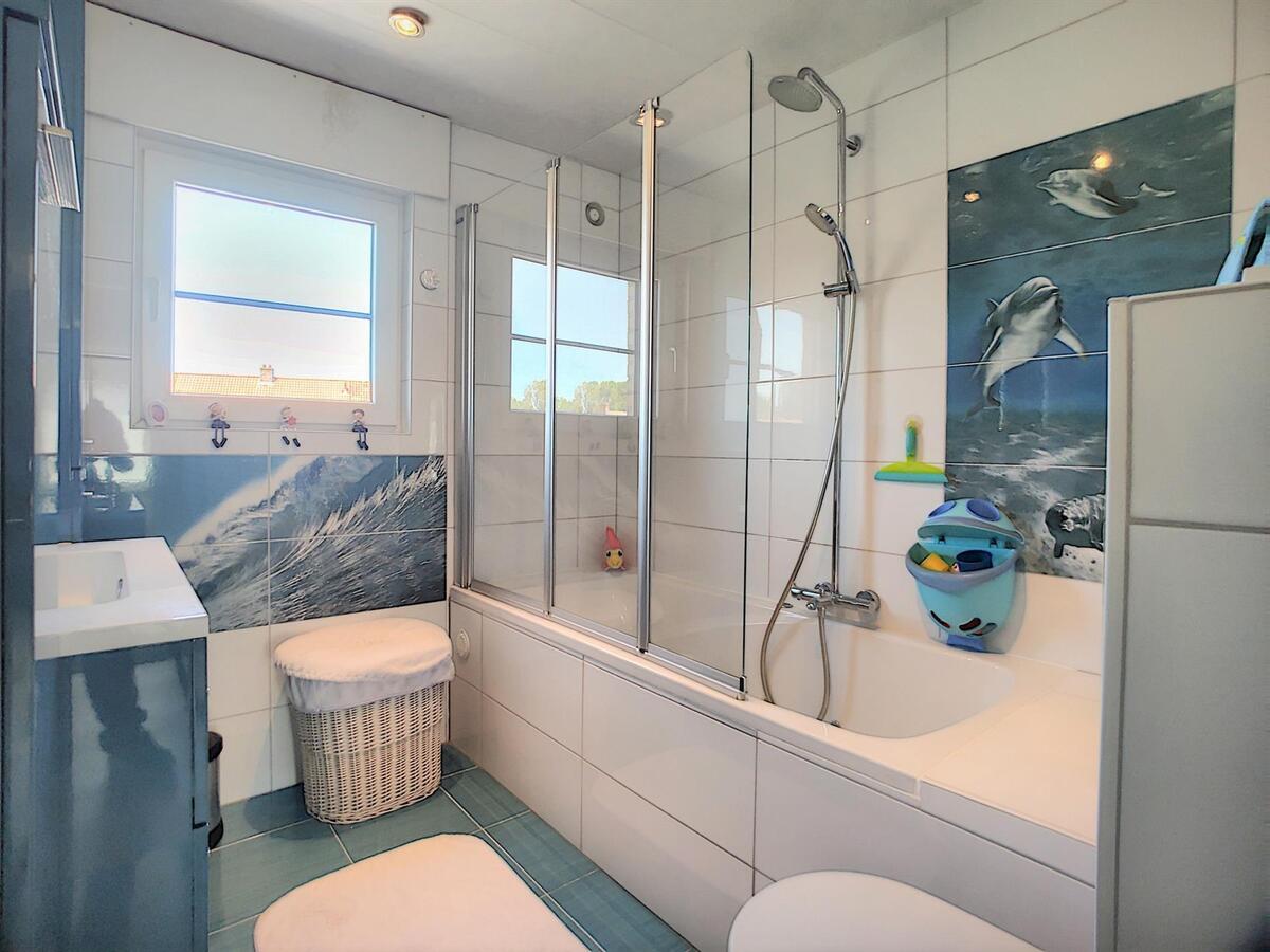 Volumineuze, gerenoveerde gezinswoning met tuin en garage - Zeebrugge 