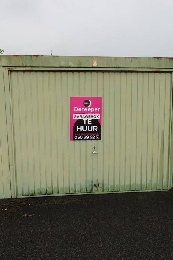 Praktische garagebox te Eernegem 