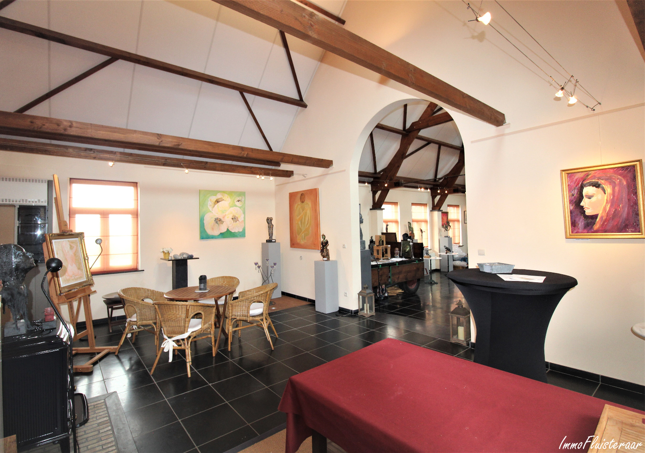 Magnifique propriété avec grande habitation, écuries, salle polyvalente, terrain à bâtir et prairies sur environ 1,67ha à Ellezelles (Hainaut) 