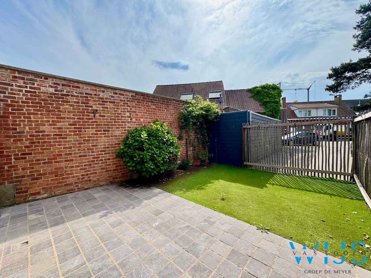 Gelijkvloersappartement met tuin en staanplaats te Ertvelde ! 