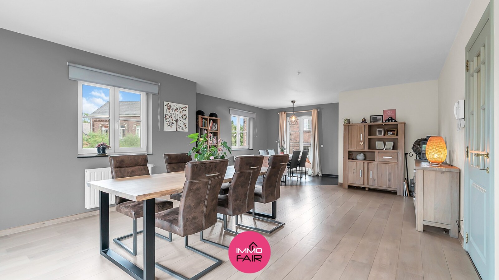 Ruim duplex appartement met privatief terras en garage in Hees 
