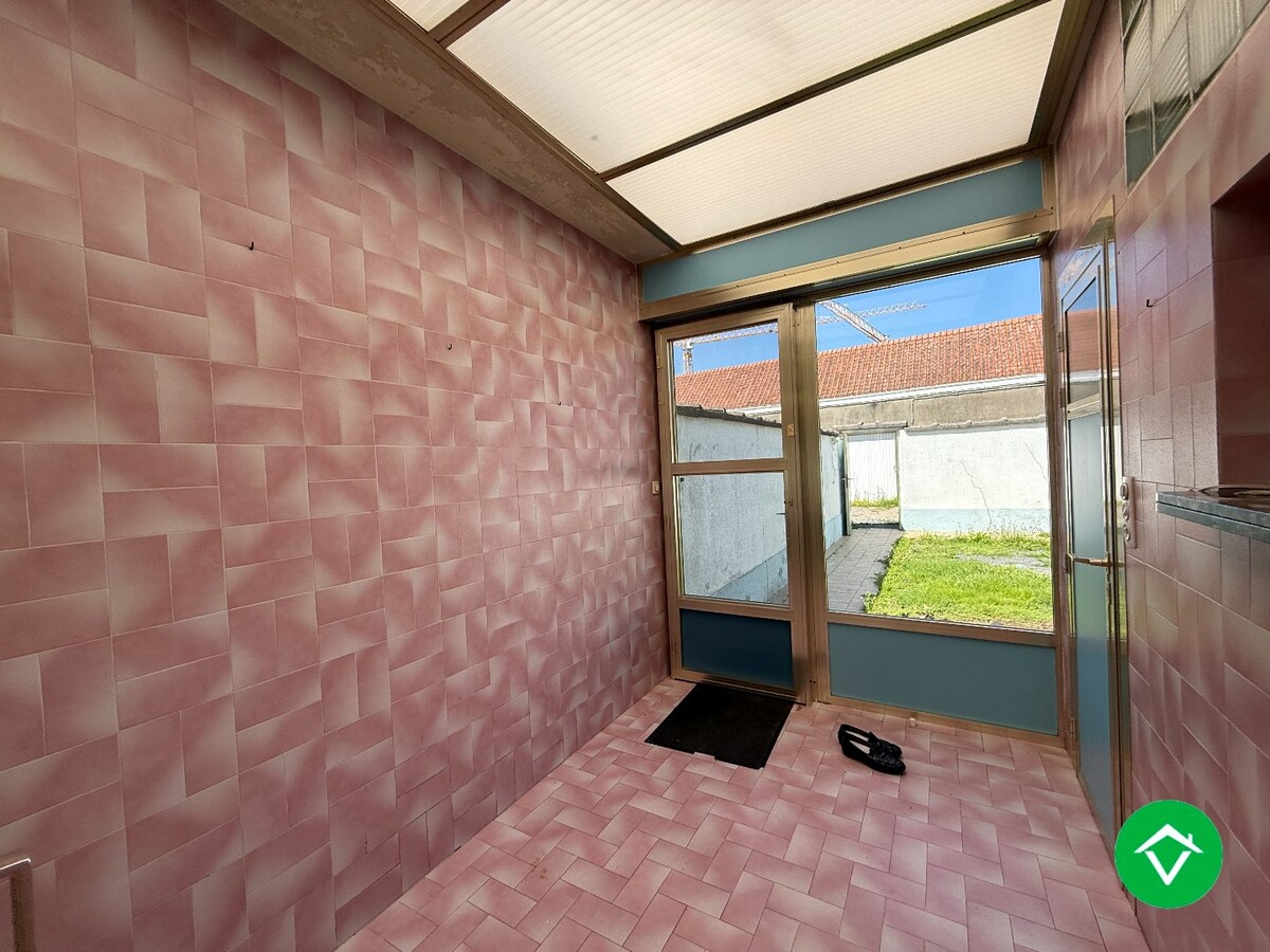 Karaktervolle halfopen bebouwing met 3 slaapkamers, tuin en garage te centrum Roeselare 