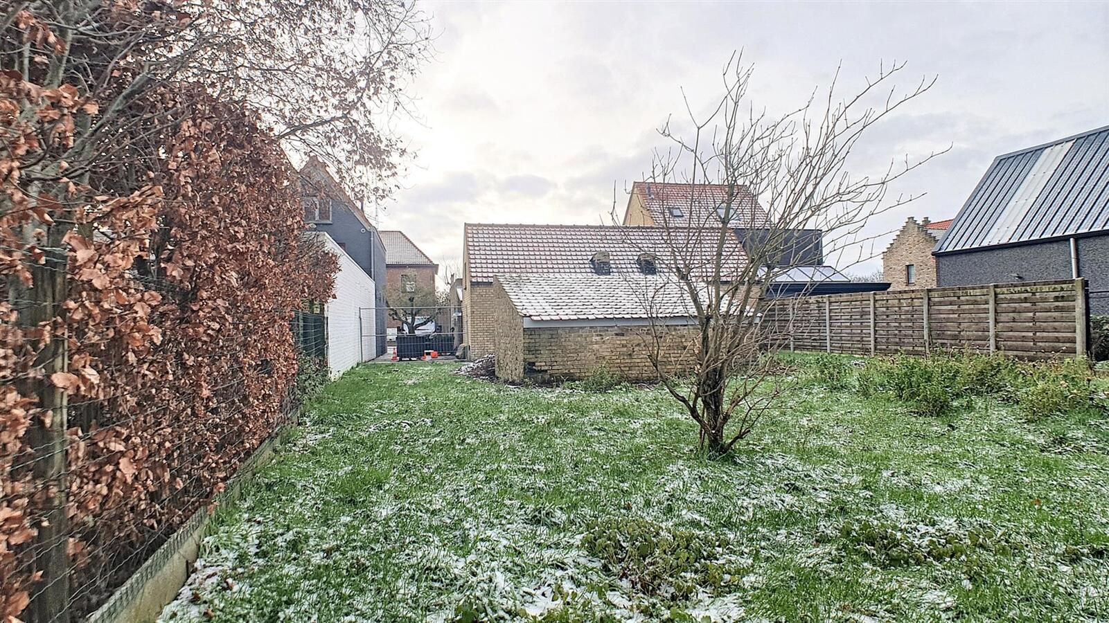 Te renoveren woning of projectgrond - Moerkerke 