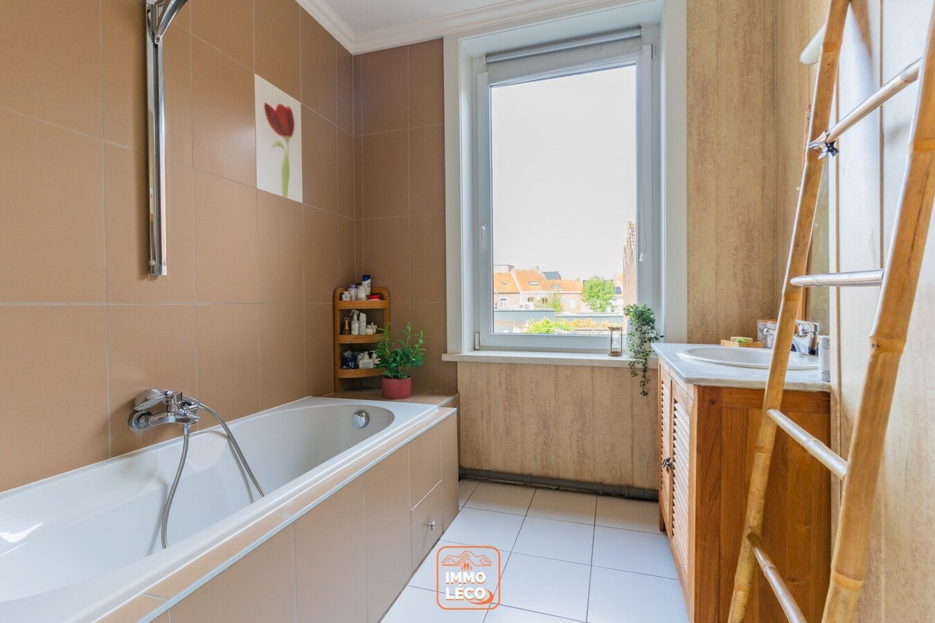 Maison 4 chambres avec commerce, plein centre-ville ! 