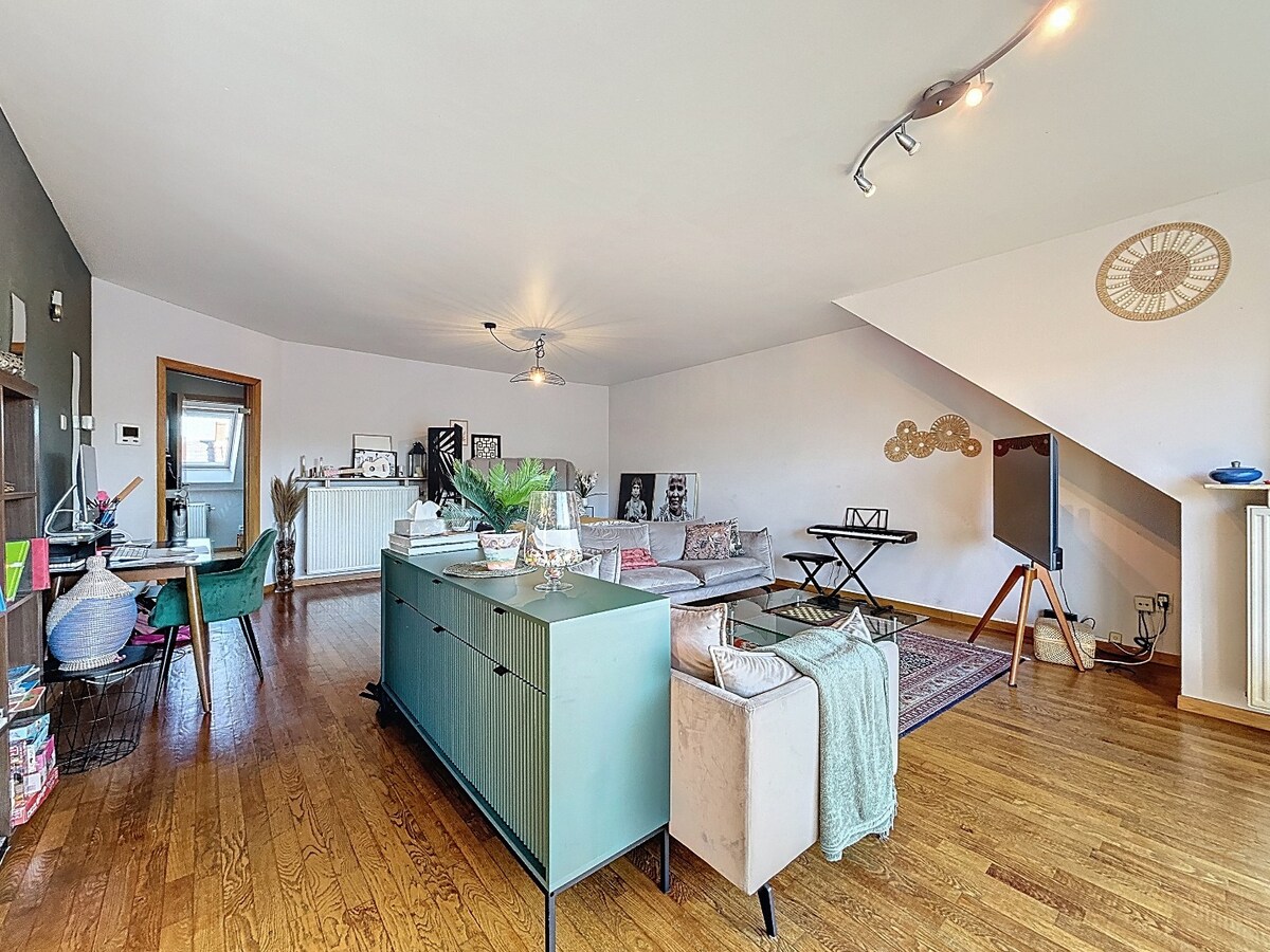 Penthouse met zonneterras en garagebox te centrum Zottegem 