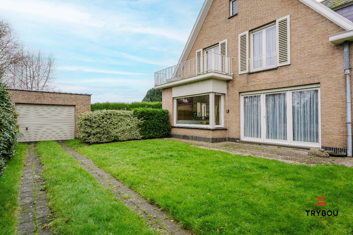 Ruime woning op groot perceel van 573 m² te Merkem. 