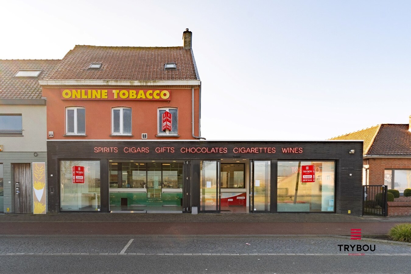 Commercieel pand met woonmogelijkheden op uitstekende ligging 