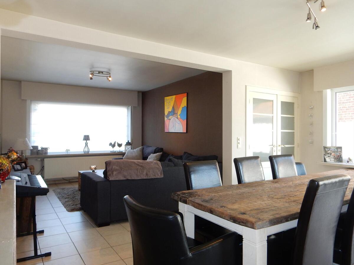 Ruime woning te Jabbeke met 4 slaapkamers 