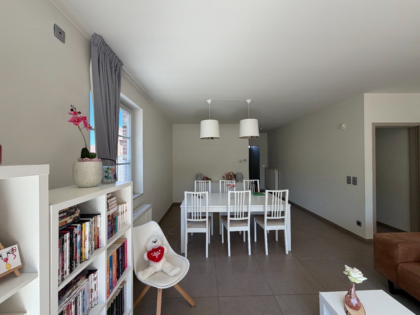 Halfopen bebouwing met terras en garage 
