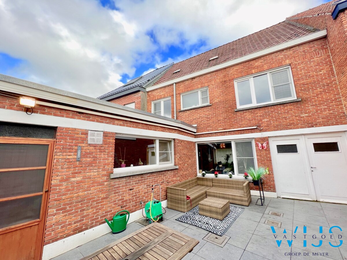 Toffe gezinswoning met garage in het CENTRUM VAN ERTVELDE ! 