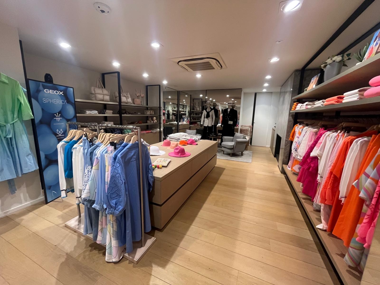 Centraal gelegen handelspand te huur op de Lippenslaan van Knokke: 