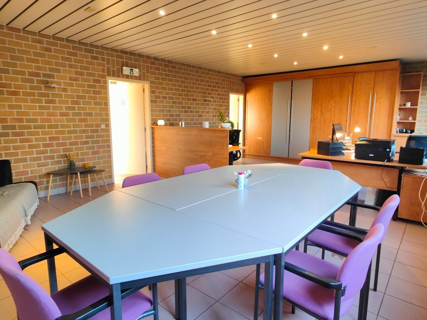 Kantoorruimte op het 1e verdiep te huur in het centrum van Ardooie 