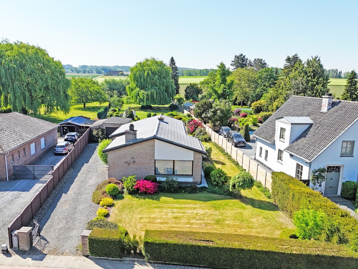 Goed onderhouden seventies bungalow op 19 are te Grimminge 