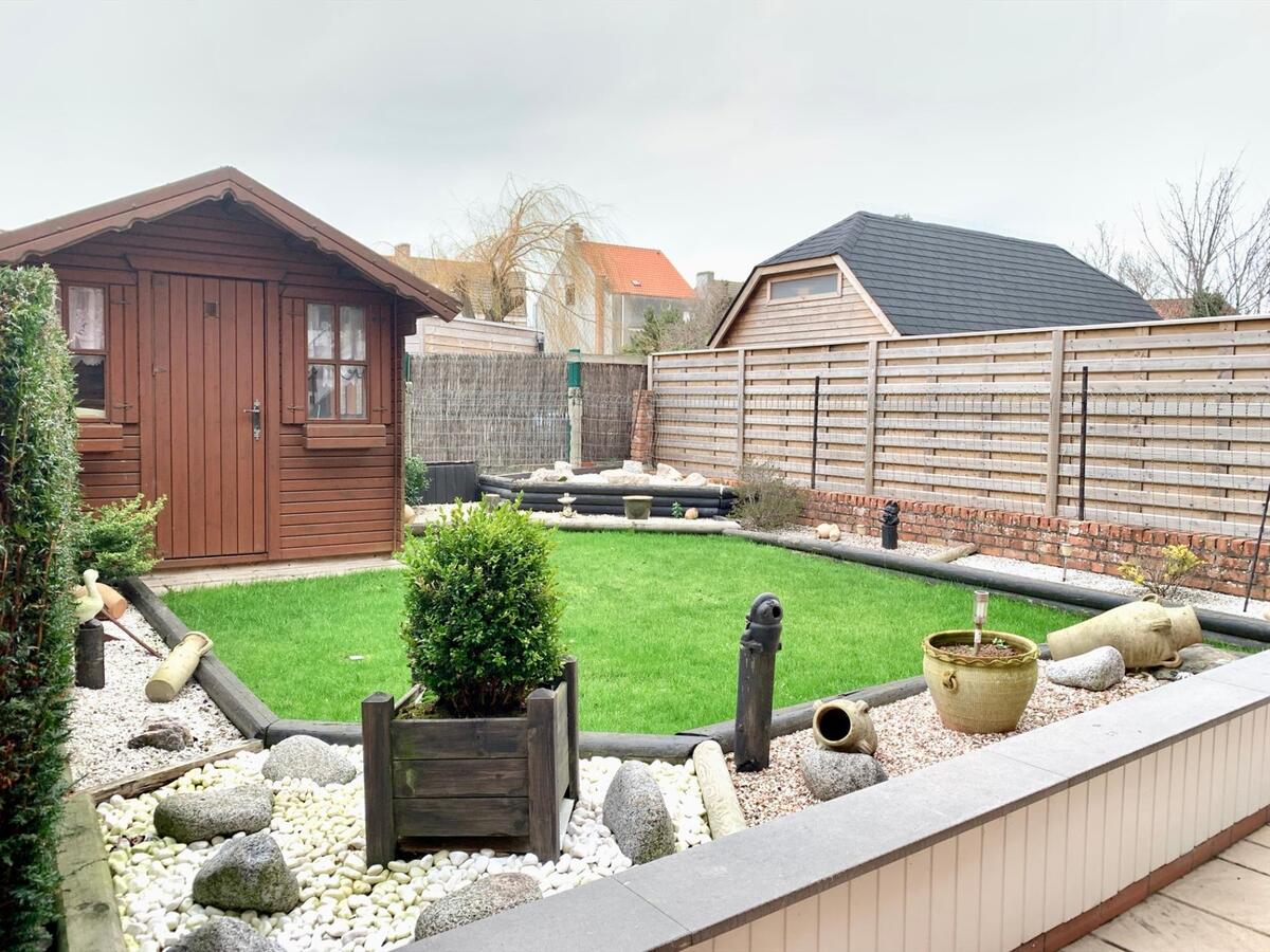 MOOI RUIME BEL-ETAGE MET ZONGERICHTE TUIN  TE BREDENE DORP 