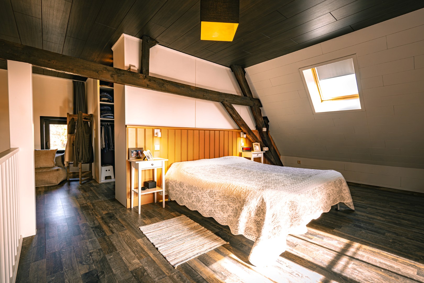 Unieke hoeve met schuur op 2.809m² gelegen in “valleigebied” te Boekhoute 