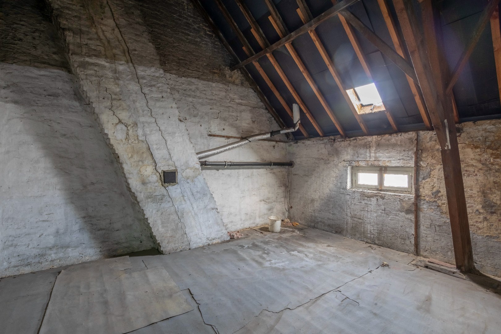 Te renoveren handelspand in het centrum van Ledeberg 