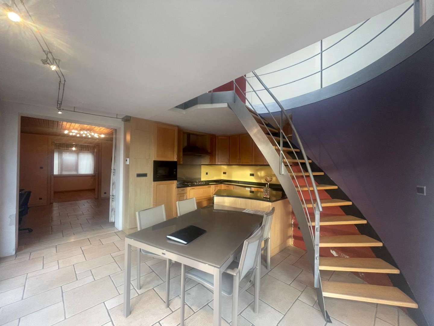 Gezellig woning met 3 slaapkamers en tuin met tuinberging gelegen te Geel! 