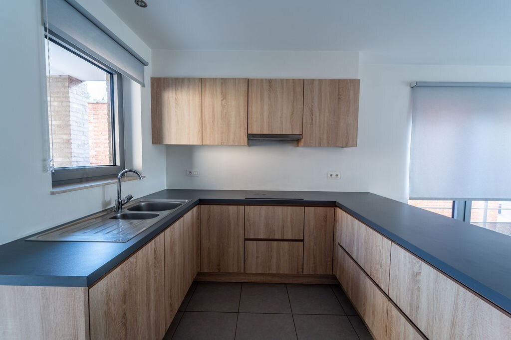 GUNSTIG GELEGEN 2 SLAAPKAMER APPARTEMENT 94 M² MET ONDERGRONDSE AUTOSTANDPLAATS EN KELDERBERGING IN HET CENTRUM VAN ZOLDER 
