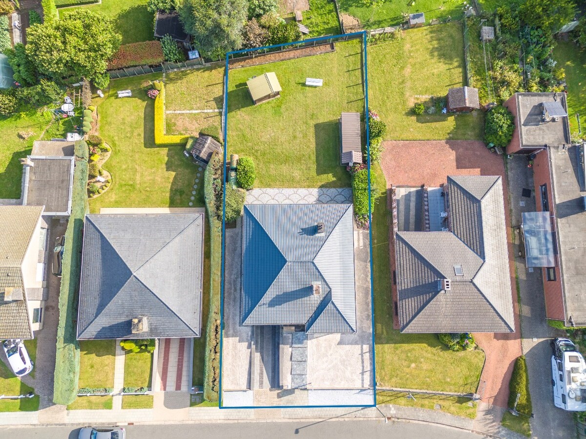 Charmante laagbouwwoning in rustige woonwijk te Hillegem 