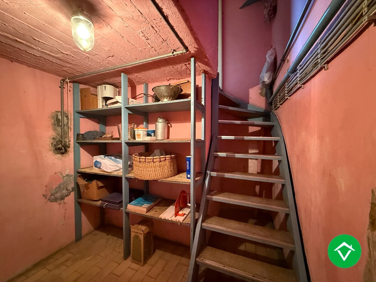 Stevige woning met 3 slaapkamers, tuin en garage in een rustige wijk te Rumbeke 