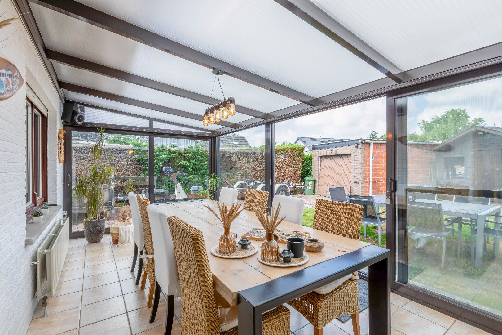 Op te frissen woning te Drongen 