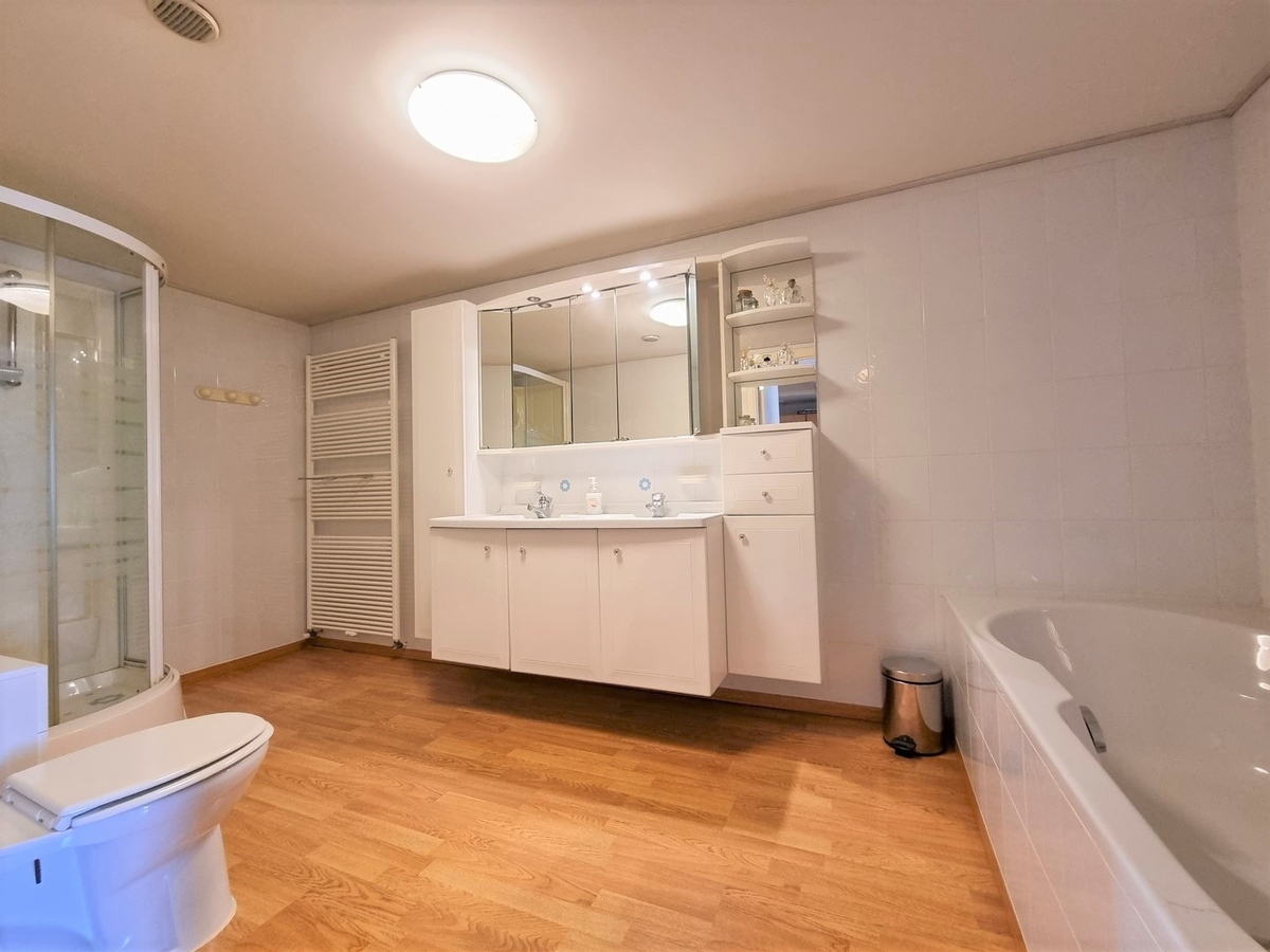 Centraal gelegen woning met grote garage en atelier - Zeebrugge 