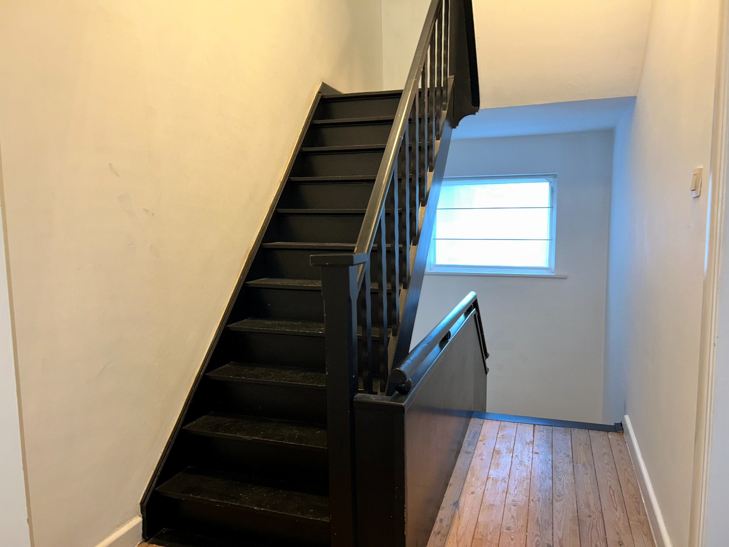 Verrassend ruime woning met 4 slaapkamers, garage en stadstuintje 