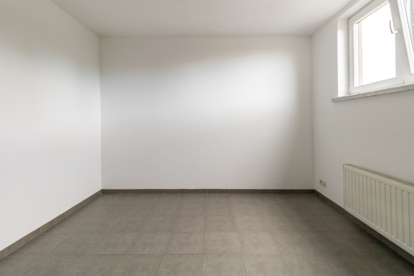 Recent vernieuwd appartement te Gistel met garage 