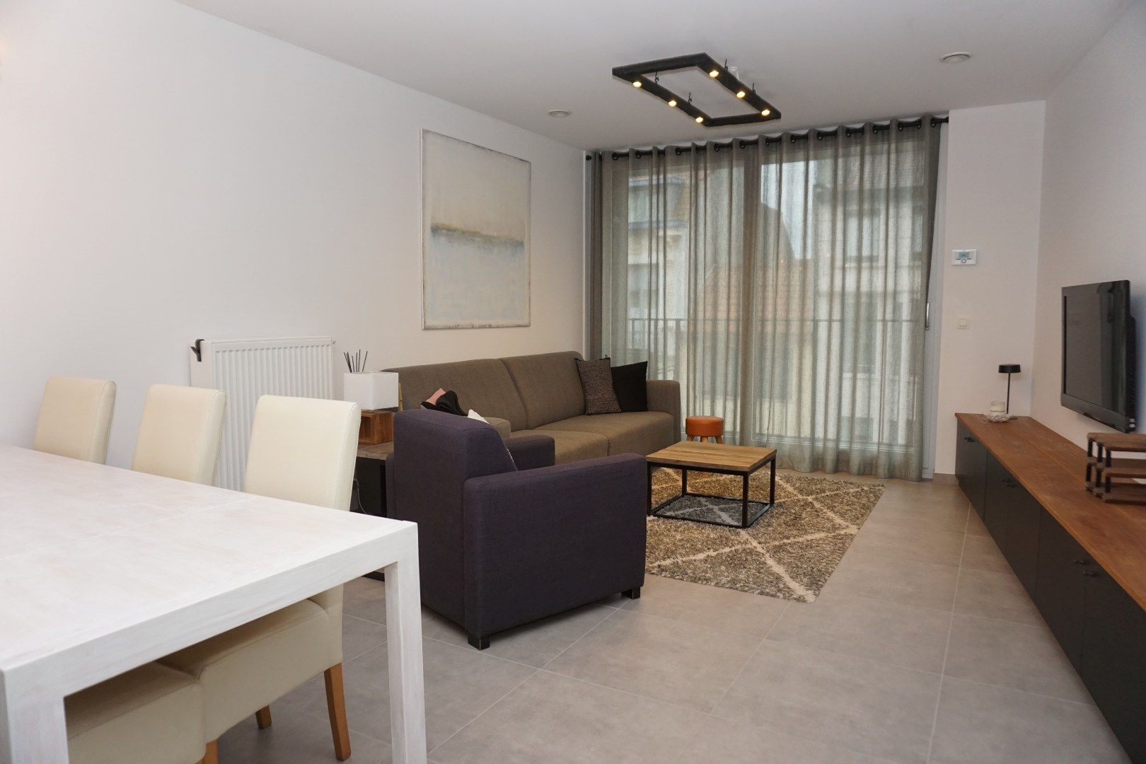 APPARTEMENT RÉCEMMENT CONSTRUIT AVEC 2 CHAMBRES ET PLACE DE PARKING PRÈS DE PETIT PARIS 