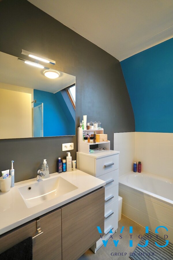 Prachtig lichtrijk appartement in het CENTRUM van ERTVELDE ! 