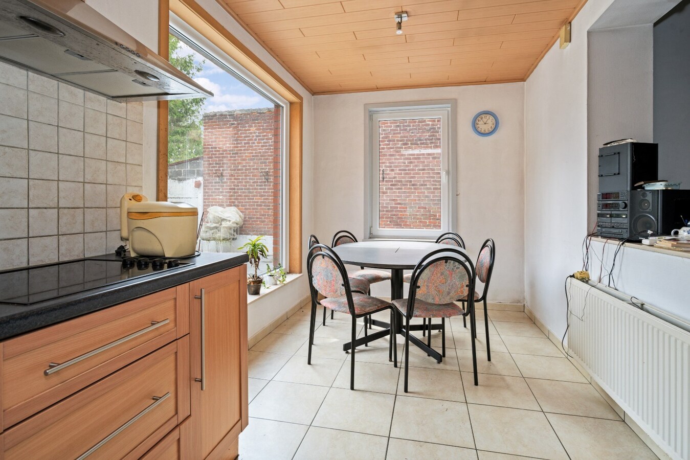 Verrassend ruime gezinswoning met garage op ruim perceel van 530m² 