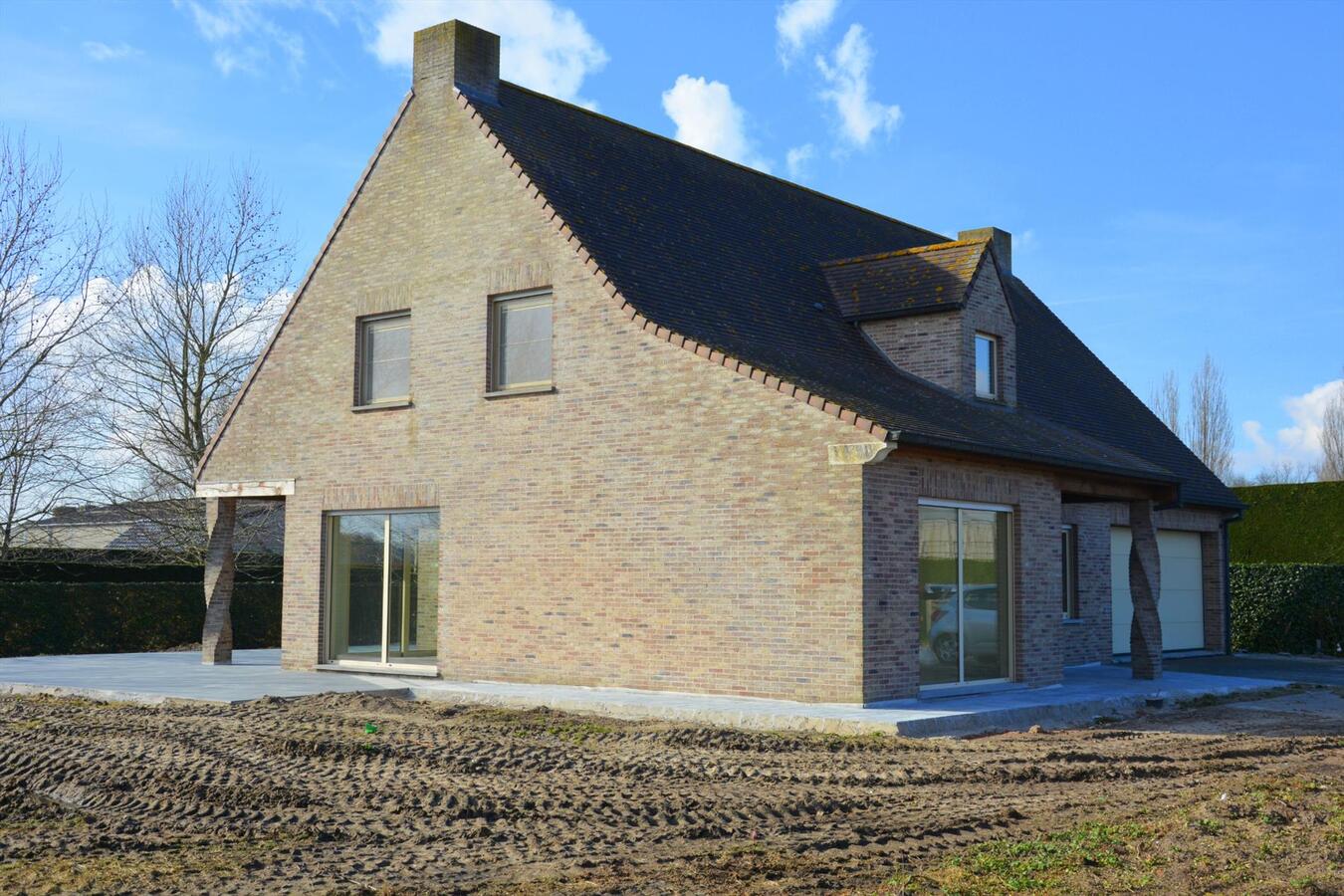 Zeer ruime villa gelegen te Bekegem 