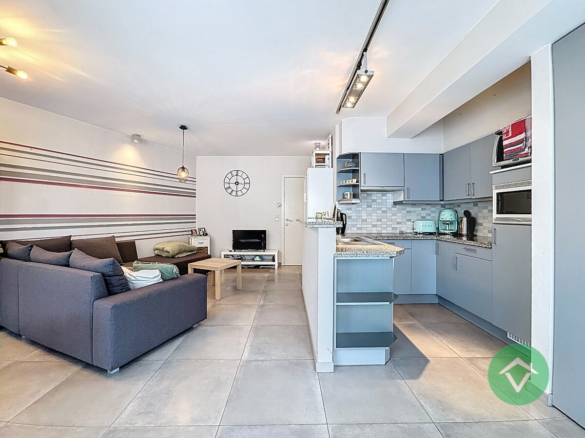 Volledig gerenoveerd handelspand met woonst en garage te Koekelare 