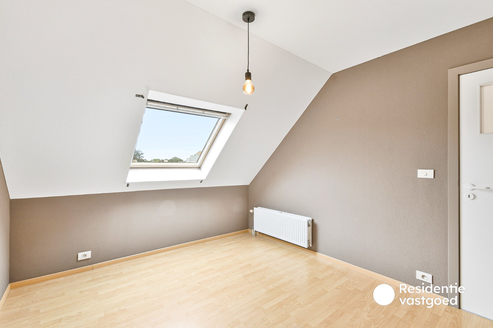 Duplex-appartement in rustige residentie met twee slaapkamers en terras 