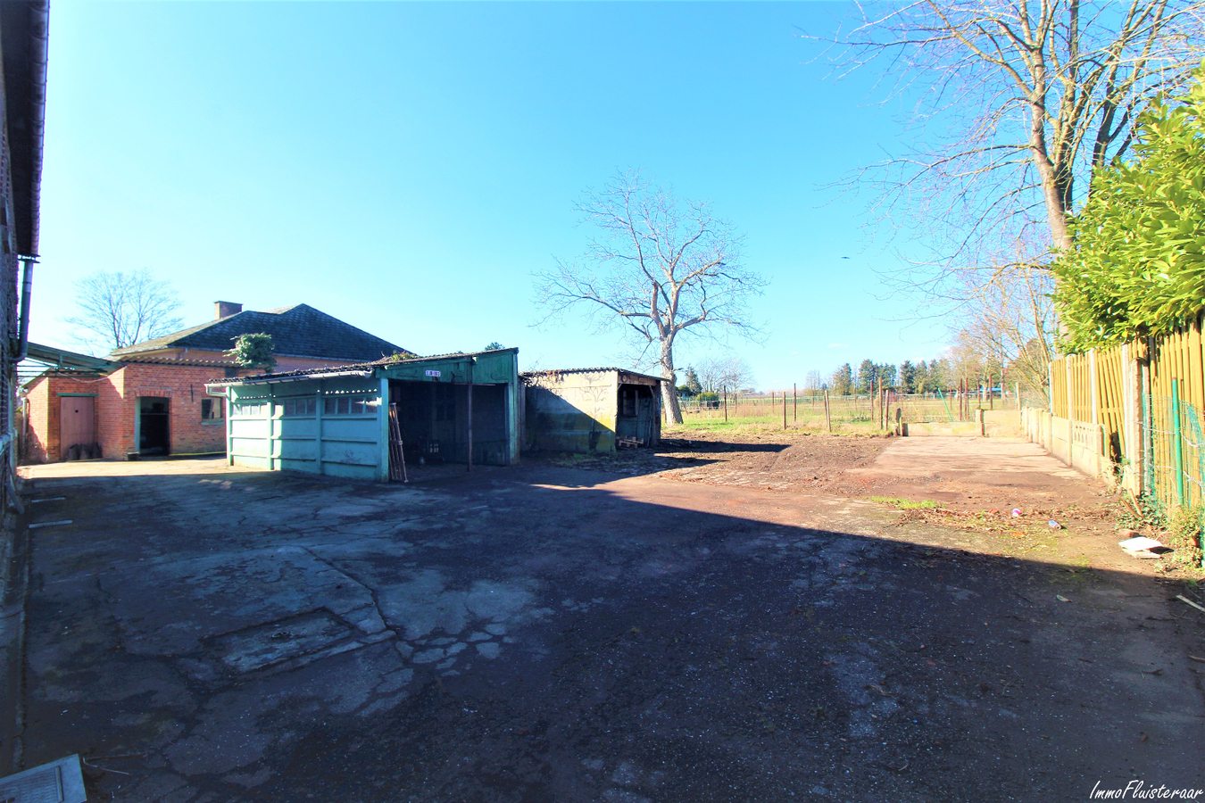 Maison à rénover (1900-1950) avec annexes et prés sur plus de 60a à Geetbets (Brabant Flamand) 