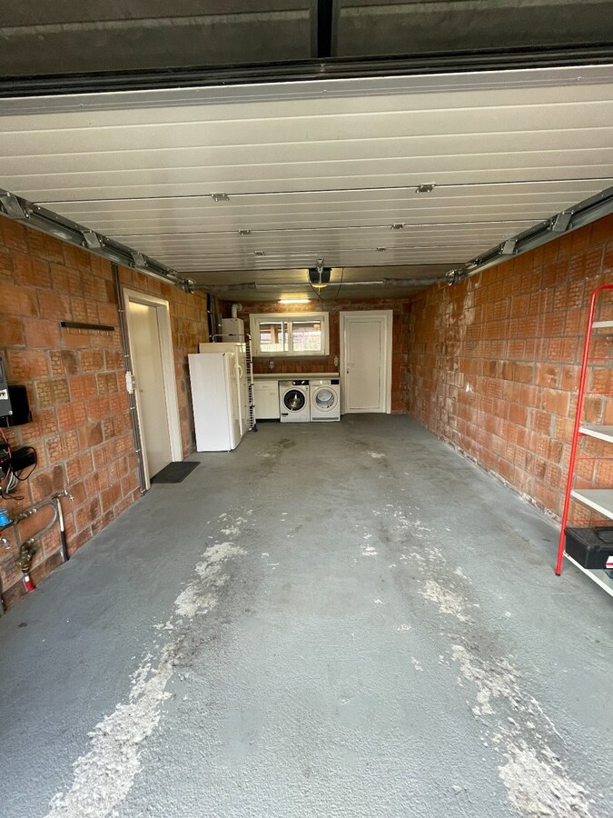 Verzorgde bel-etagewoning met 3 slpk, terras, patio  en garage nabij het centrum van As. 