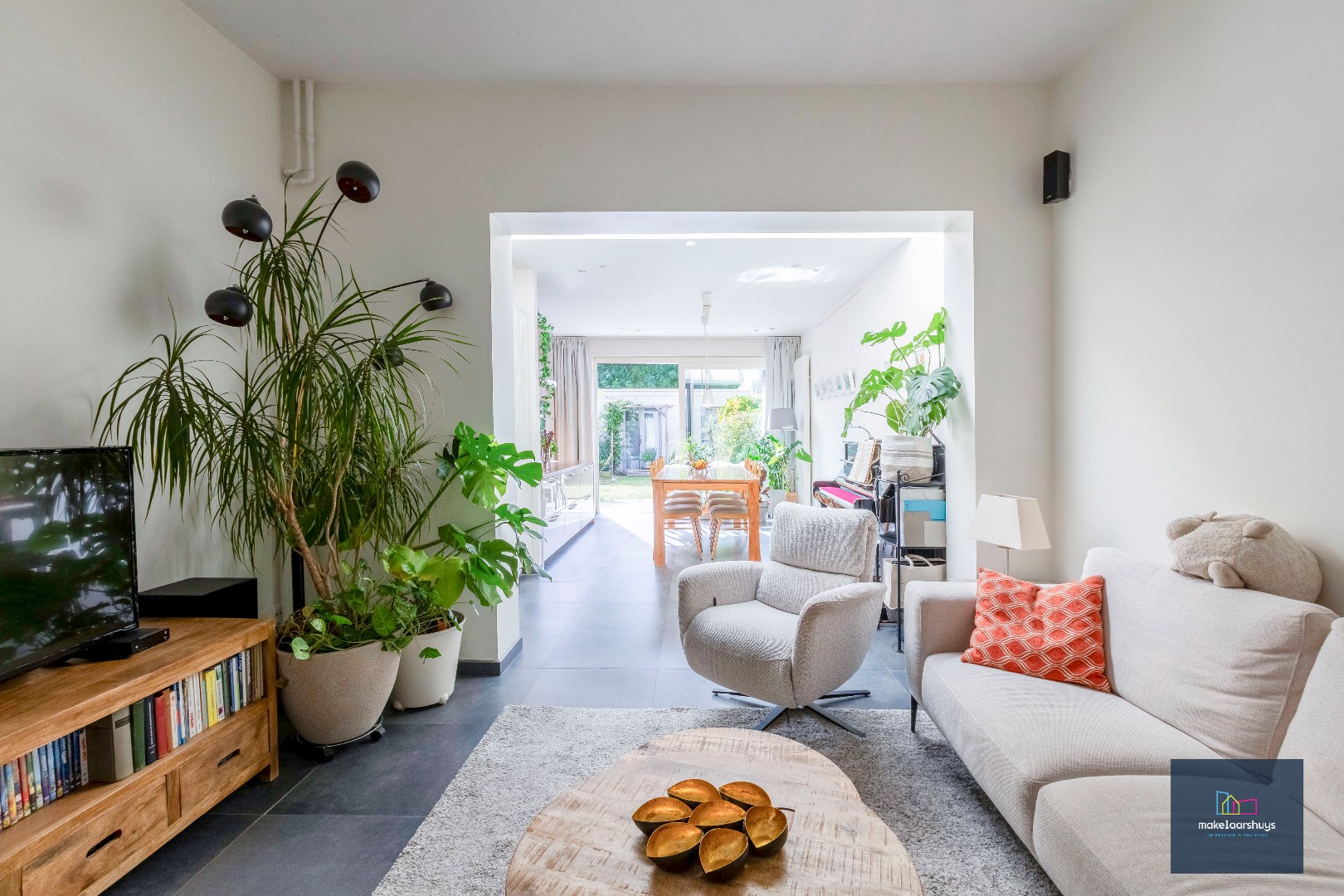 VERKOCHT ! Instapklare energiezuinige handelswoning met tuin en garage 