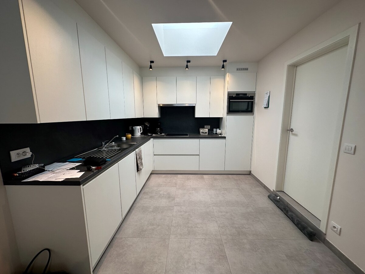 Verrassend ruime woning met 3 ruime slaapkamers en garage 