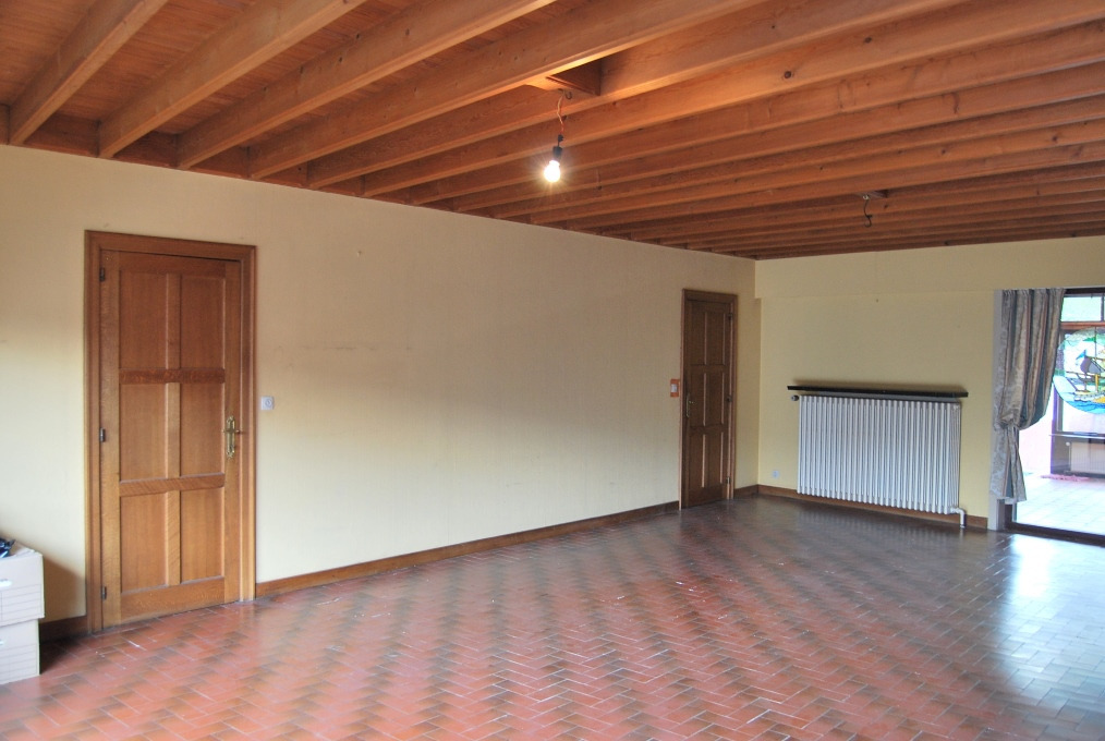 Op te frissen woning met loods op ca. 1,4ha te Deinze 