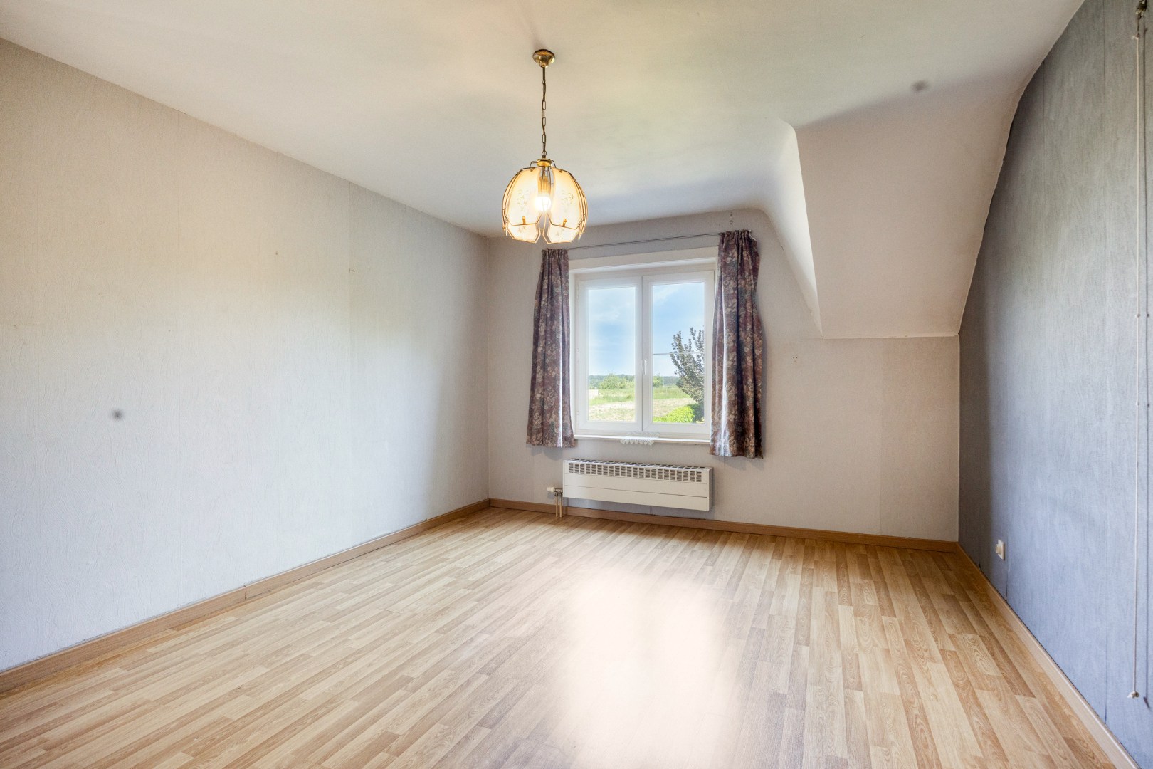 Halfopen bebouwing met 4 slaapkamers, oppervlakte 12a27ca - EPC 318 